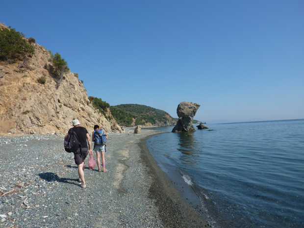 Mια από τις μοναχικές παραλίες στη νότια ακτή